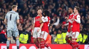 但曼城仍然 但曼城仍然